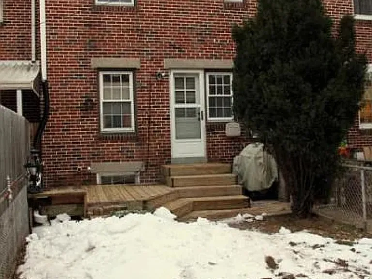 563 E Frederick St — Photo 14