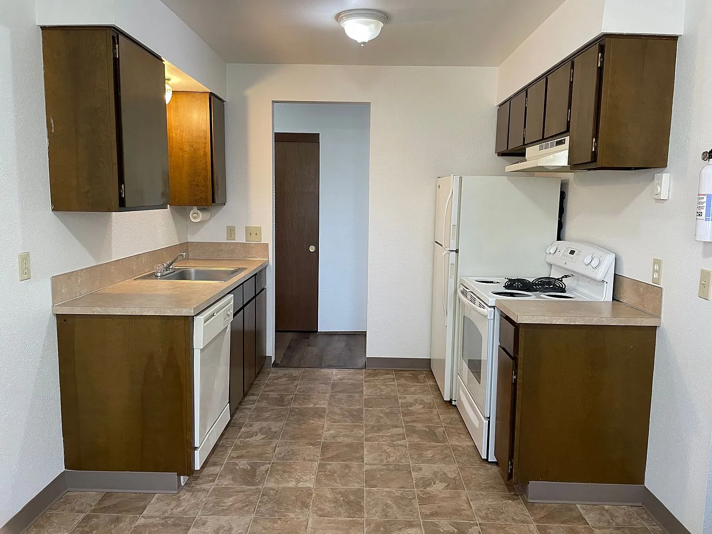 1 bed, 650 sqft, $1,050 — Photo 2