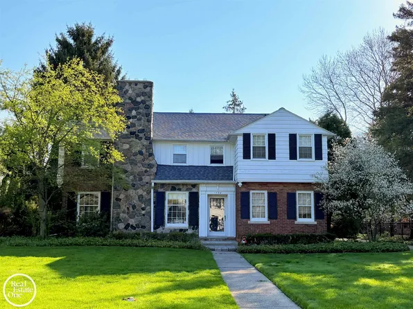 1150 Buckingham Rd, Grosse Pointe Park, MI 48230