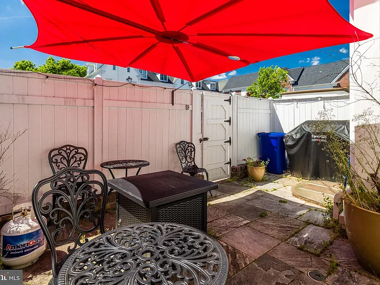 954 N Washington St — Photo 49