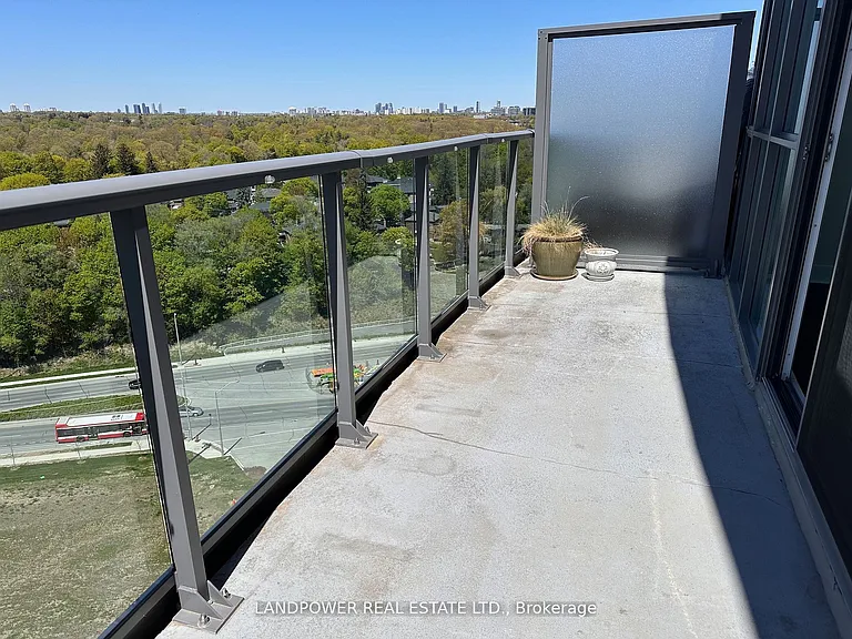 35 Brian Peck Cres #Penthouse 20 — Photo 10
