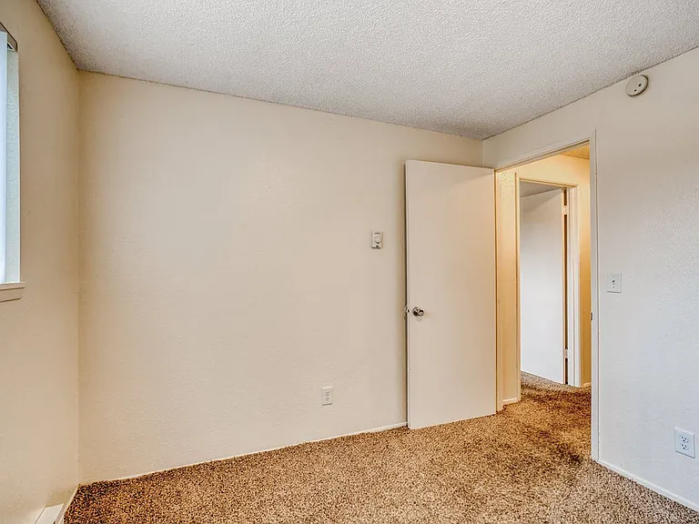 Stafford Court Apartments — Photo 15