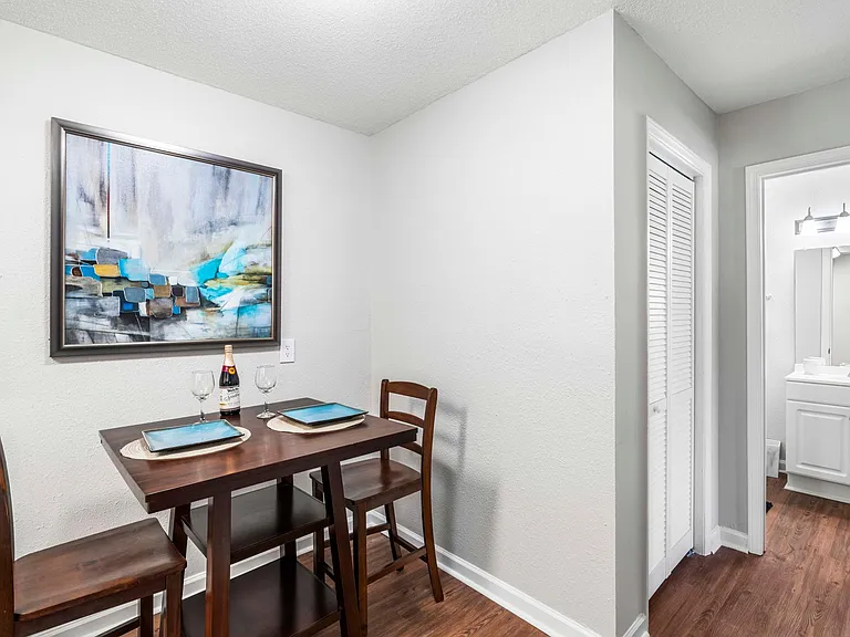 University Lake Apartments — Photo 9