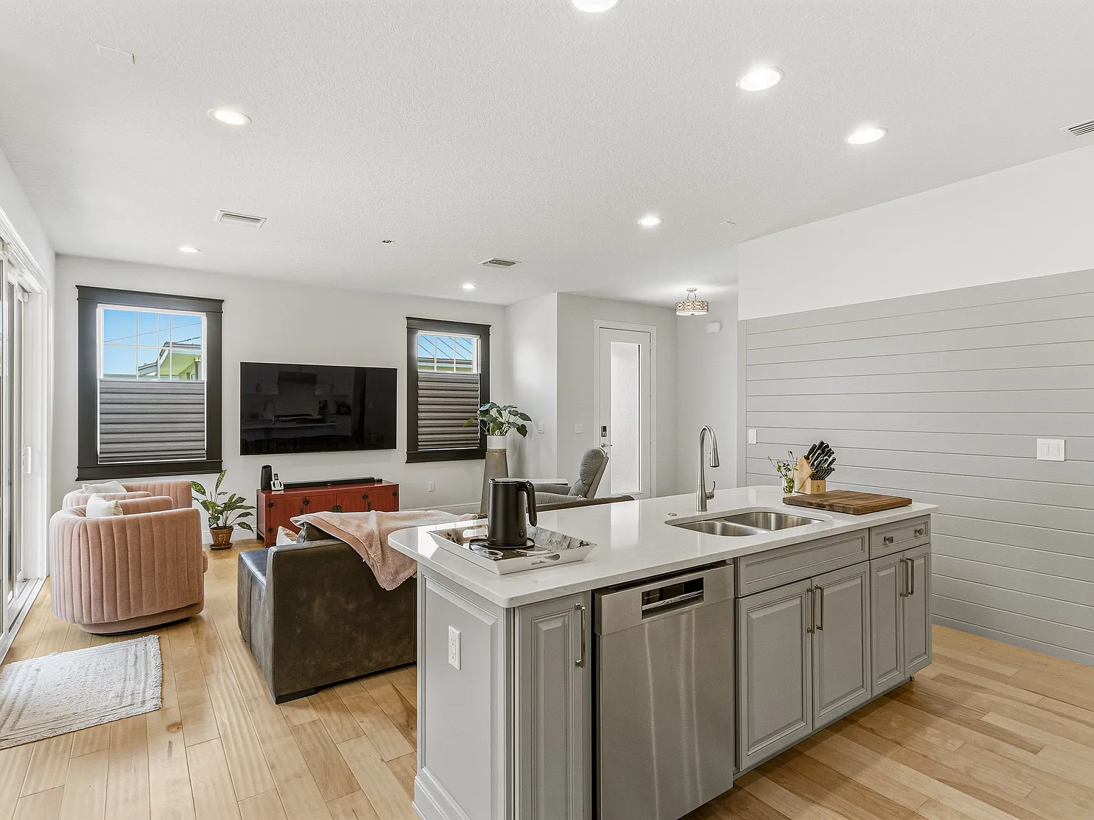 3 bed, 1901 sqft, $4,000 — Photo 4
