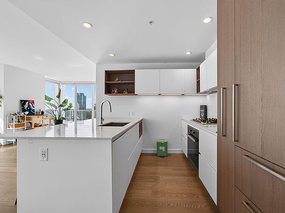 5th image of 6000 McKay Ave #2904