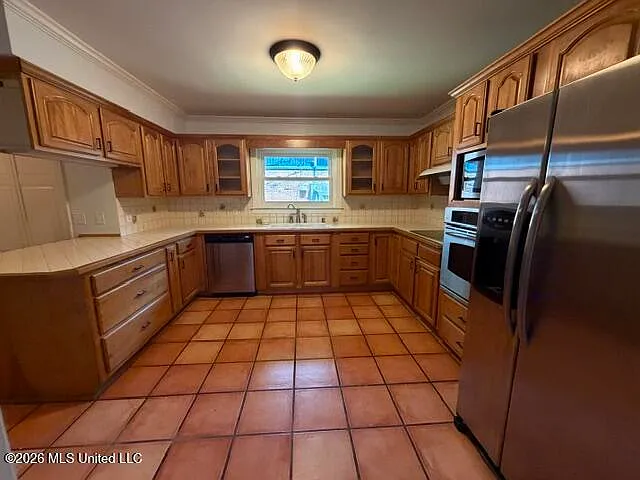 710 Mills Ave — Photo 2