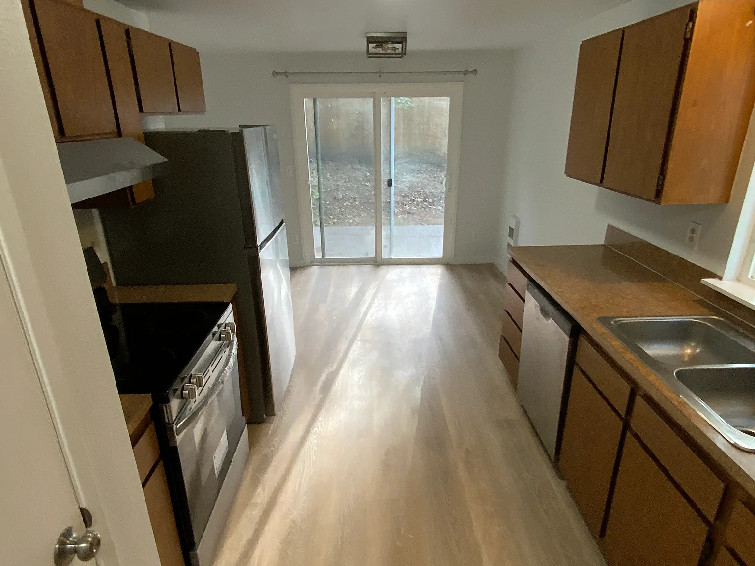 3 bed, 1.5 bath, 1250 sqft, $2,399 — Photo 4
