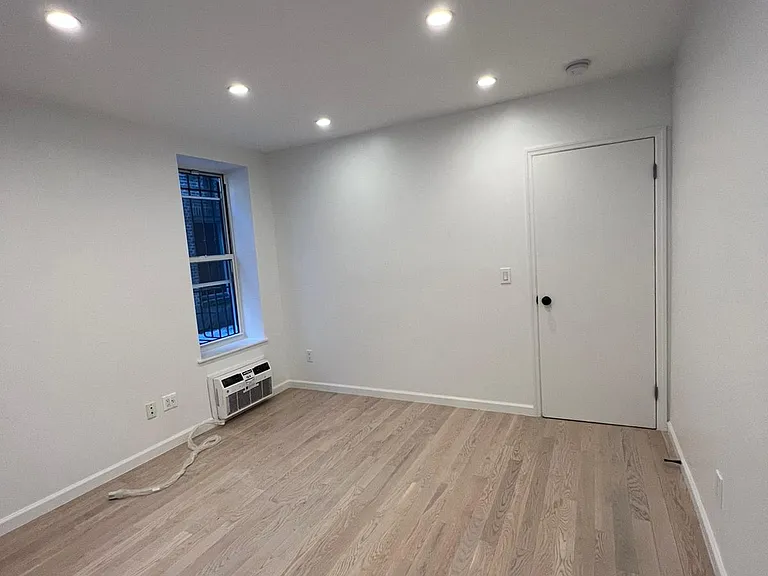 247 Wadsworth Ave #1F — Photo 3