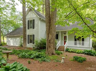102 Sugar Mill Woods Dr, Zirconia, NC 28790