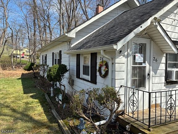 3rd image of 26 Colville Rd