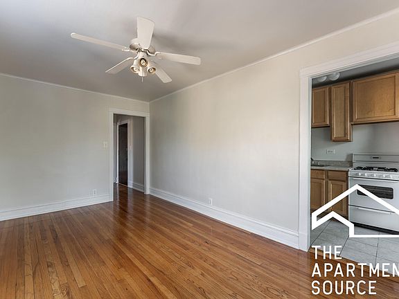 2nd image of 2619 W Gunnison St #H1