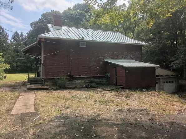1471 Airport Rd, Vandergrift, PA 15690