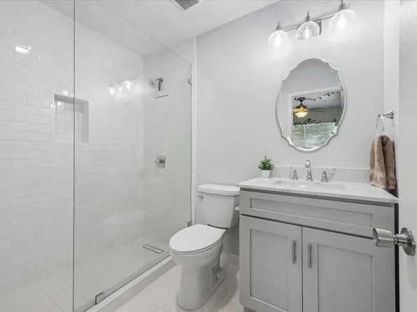 304 E 33rd St APT 4, Austin, TX 78705