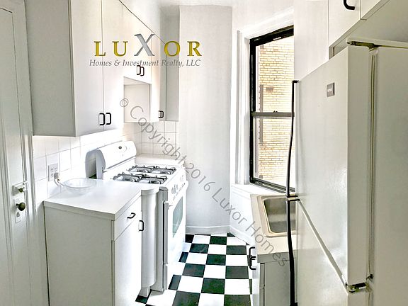 5th image of 201 W 77th St APT 16A