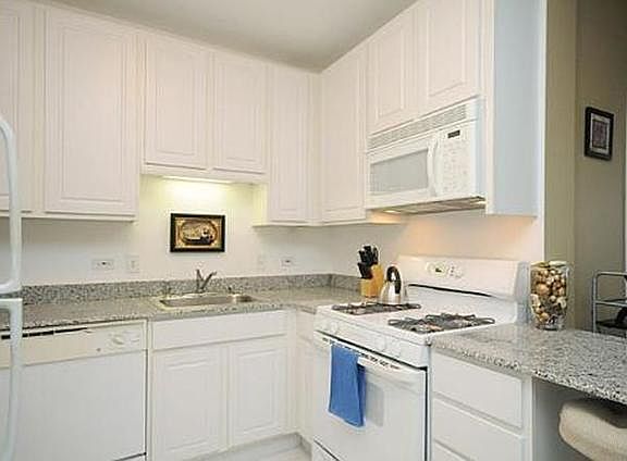 3rd image of 645 N Kingsbury St APT 2407