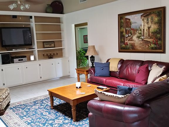 5th image of 10 Fairfax Ct