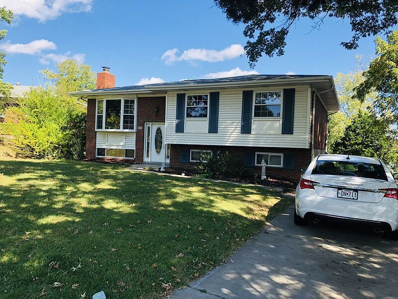 1st image of 825 Hi Crest Dr