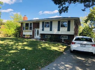 825 Hi Crest Dr, Saint Louis, MO 63125