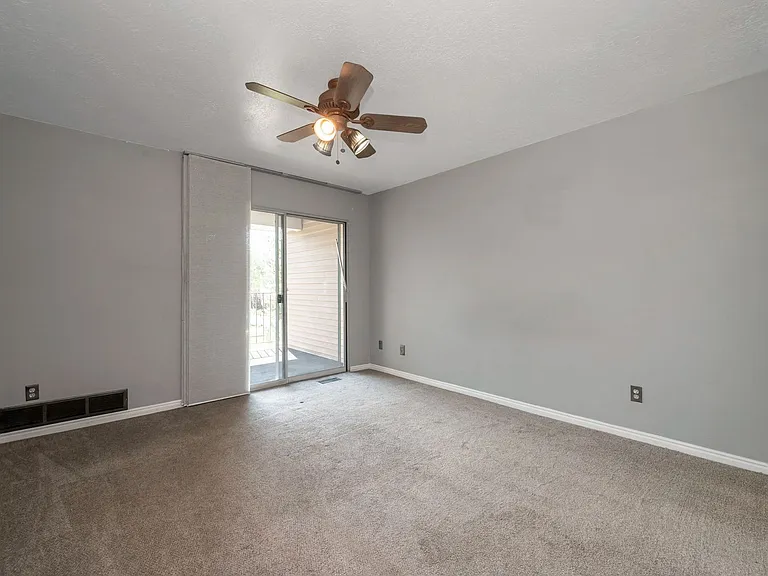 9118 S Scirlein Dr — Photo 11