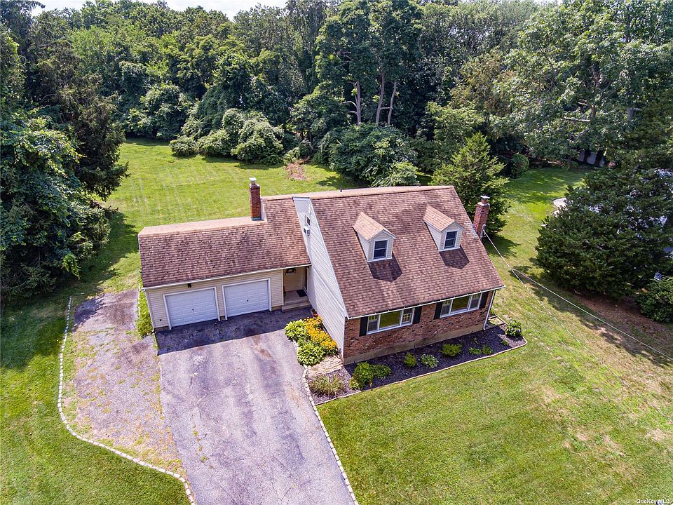 1st image of 16 Oxford Ln