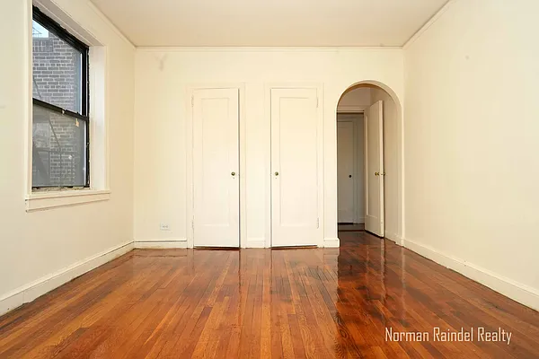 Rented by Norman Raindel, LREB | media 21