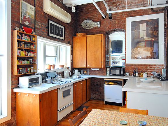 5th image of 148 Greene St APT 5E