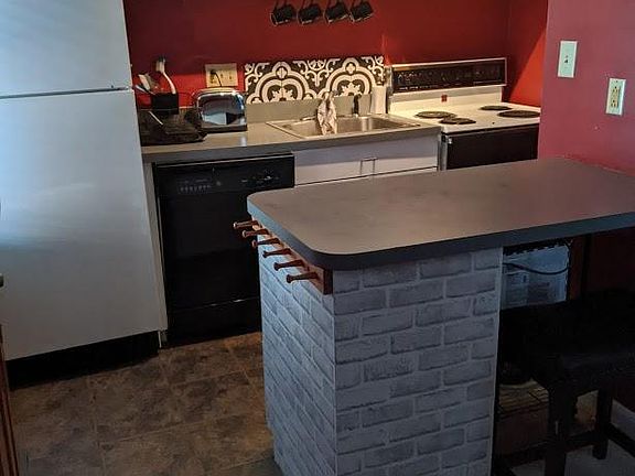 3rd image of 38 Hess St #D