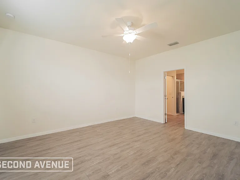 2107 NE 1st Pl — Photo 14