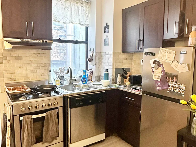 235 E 4th St #5F — Photo 7