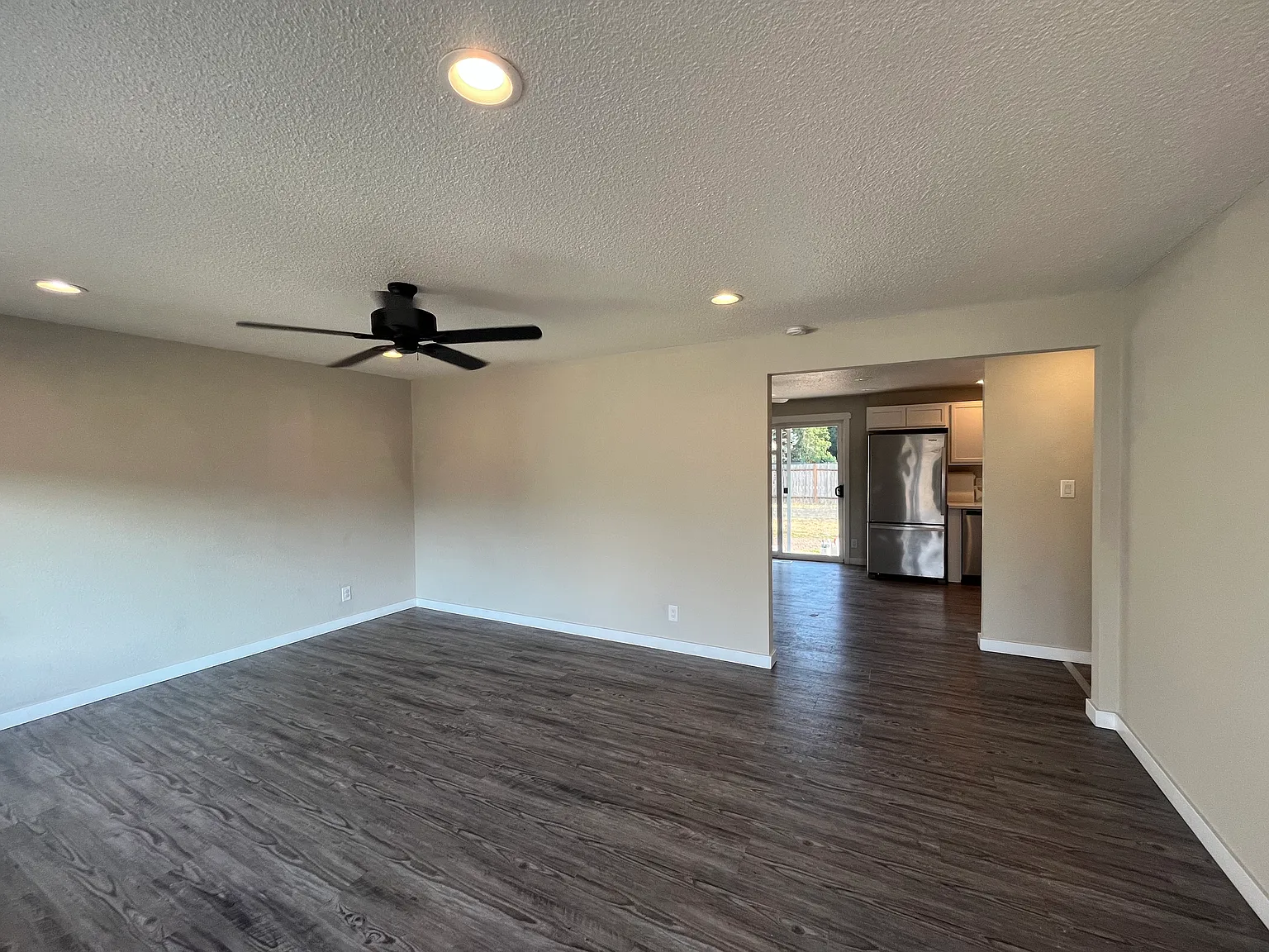 4 bed, 1390 sqft, $2,900 — Photo 2