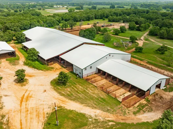 937 Sandy Creek Rd, Bowie, TX 76230