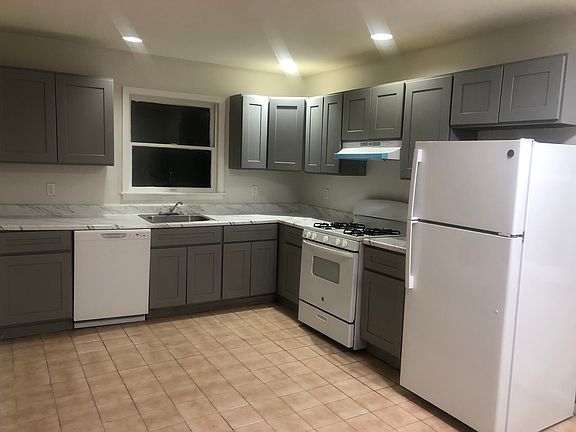 3rd image of 414 Garden Ave #2