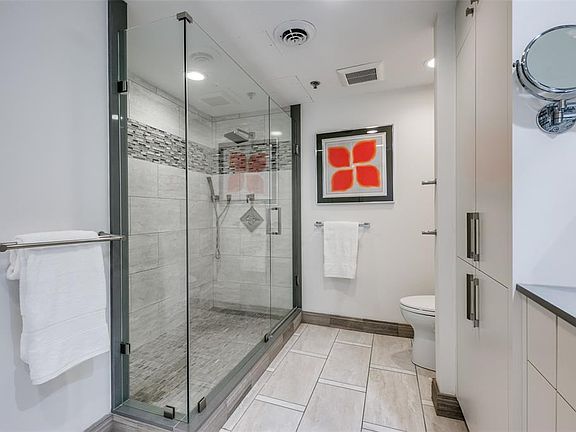 5th image of 3831 Turtle Creek Dr #4D