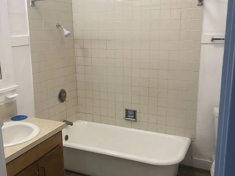 435 -Keystone Apartments — Photo 10