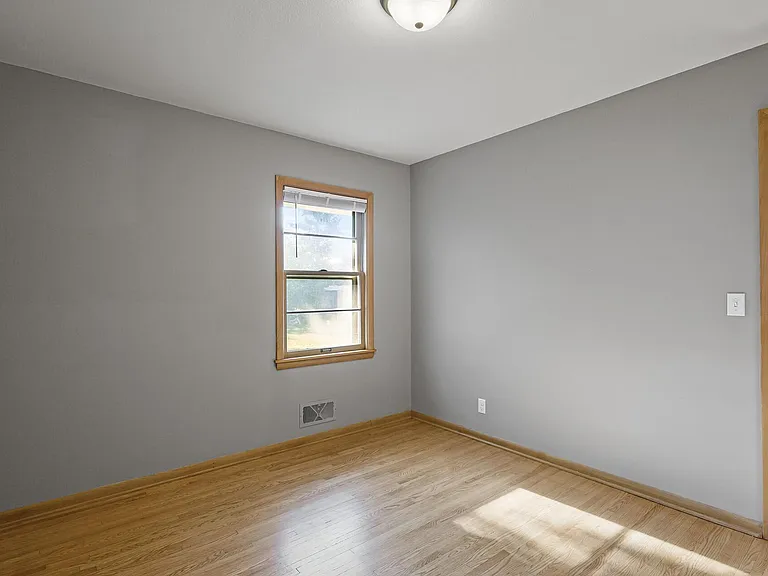 6339 Vincent Ave S — Photo 25