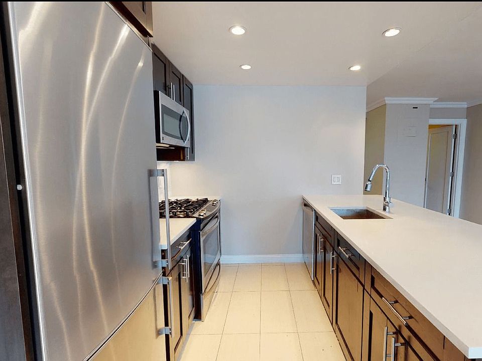1st image of 310 Greenwich St APT 26c