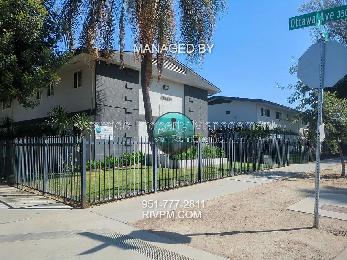 Building Photo - 1881 Loma Vista St #2