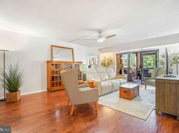 5904 Mount Eagle Dr APT 401, Alexandria, VA 22303