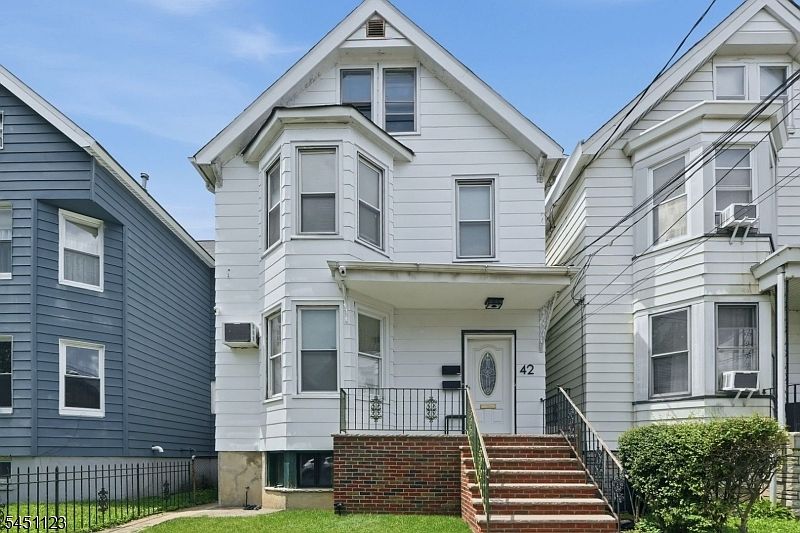 1st image of 42 Lawrence St