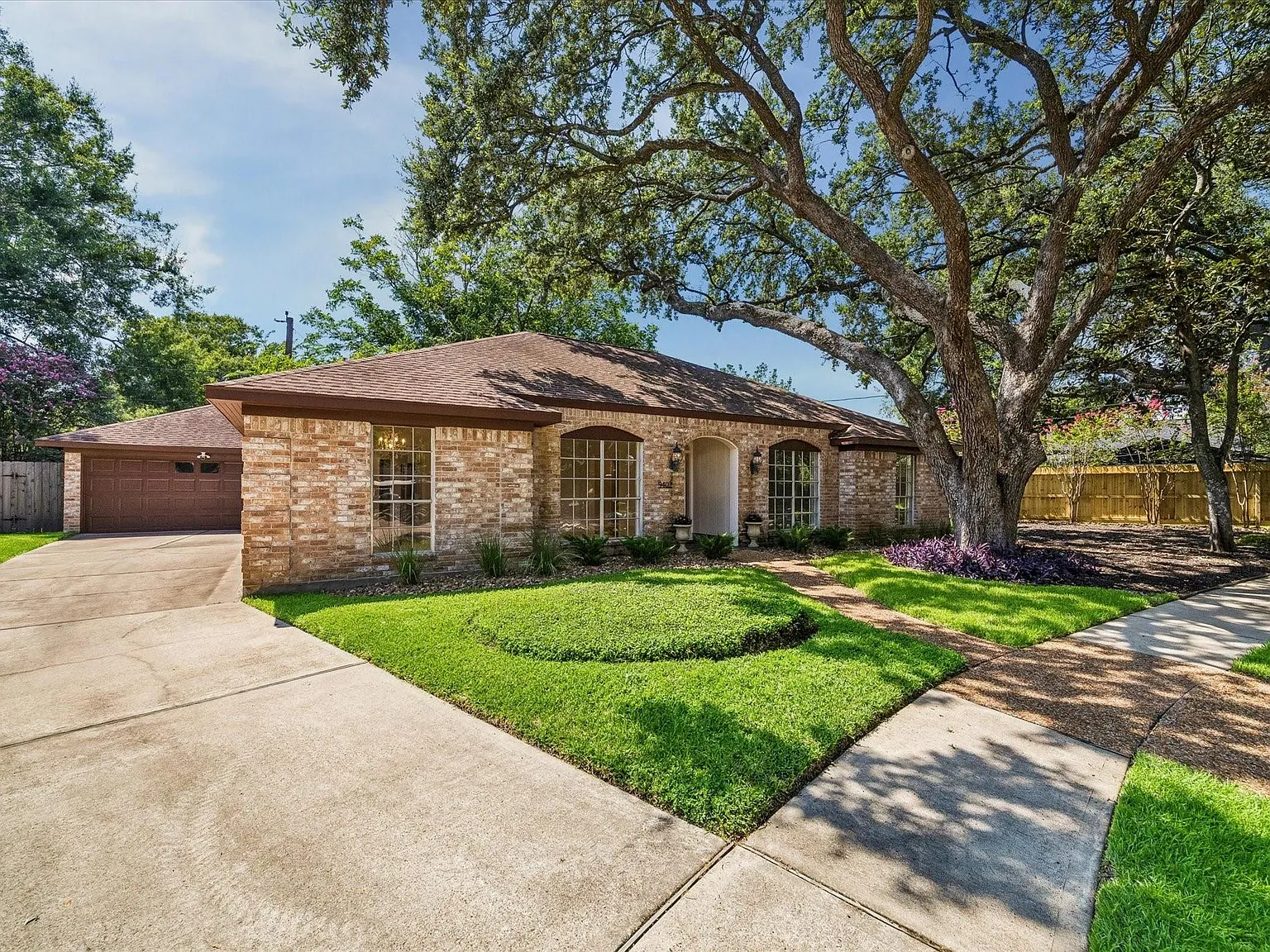 4 bed, 2.5 bath, 2225 sqft, $2,950 — Photo 3