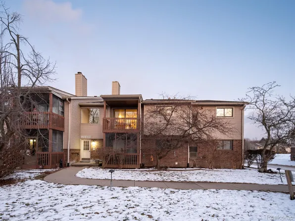 10180 Nancys Blvd APT 16, Grosse Ile, MI 48138