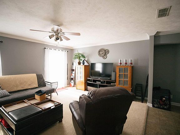 3rd image of 409 Wichita Dr