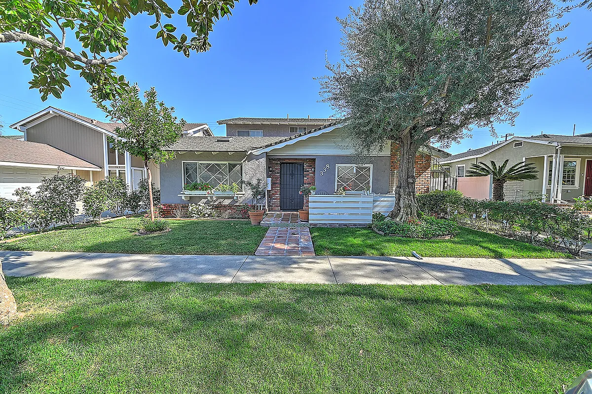 This photo shows the front of the 4 plex. The unit that is for rent is located on the right side of property behind a secured gate. Unit 2 is the rental unit downstairs. - 338 Orizaba Ave #2