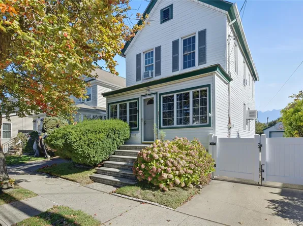 105 Barwick Street, Floral Park, NY 11001