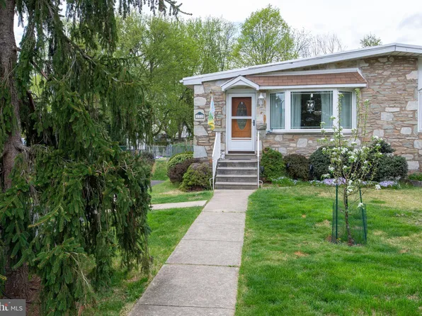 112 Village Ln, Philadelphia, PA 19154
