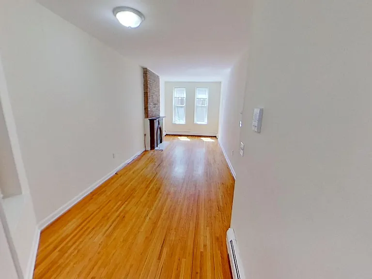112 Sussex St — Photo 1