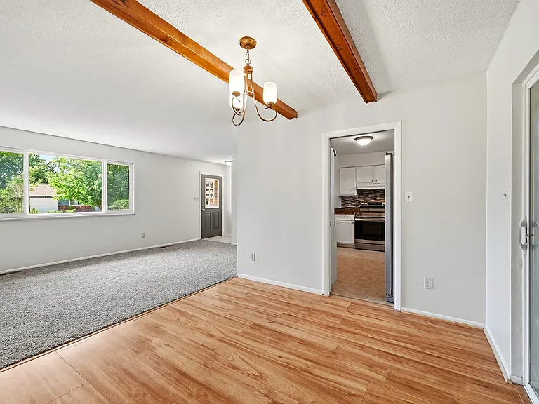 1087 Hathaway Dr — Photo 8