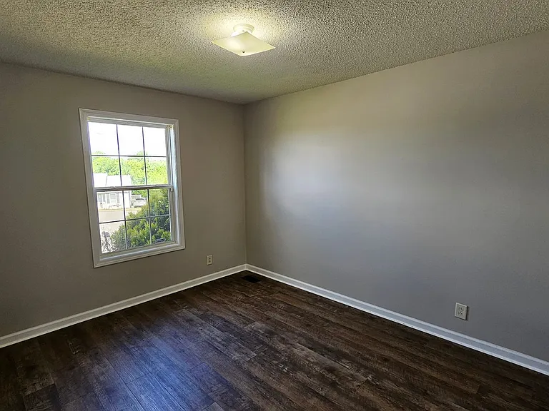 938 Lindsey Dr — Photo 10