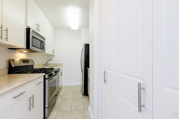 Rented by Halstead Real Estate | media 4