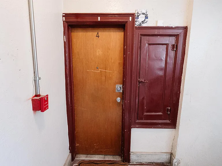 76 Romaine Ave #4 — Photo 17